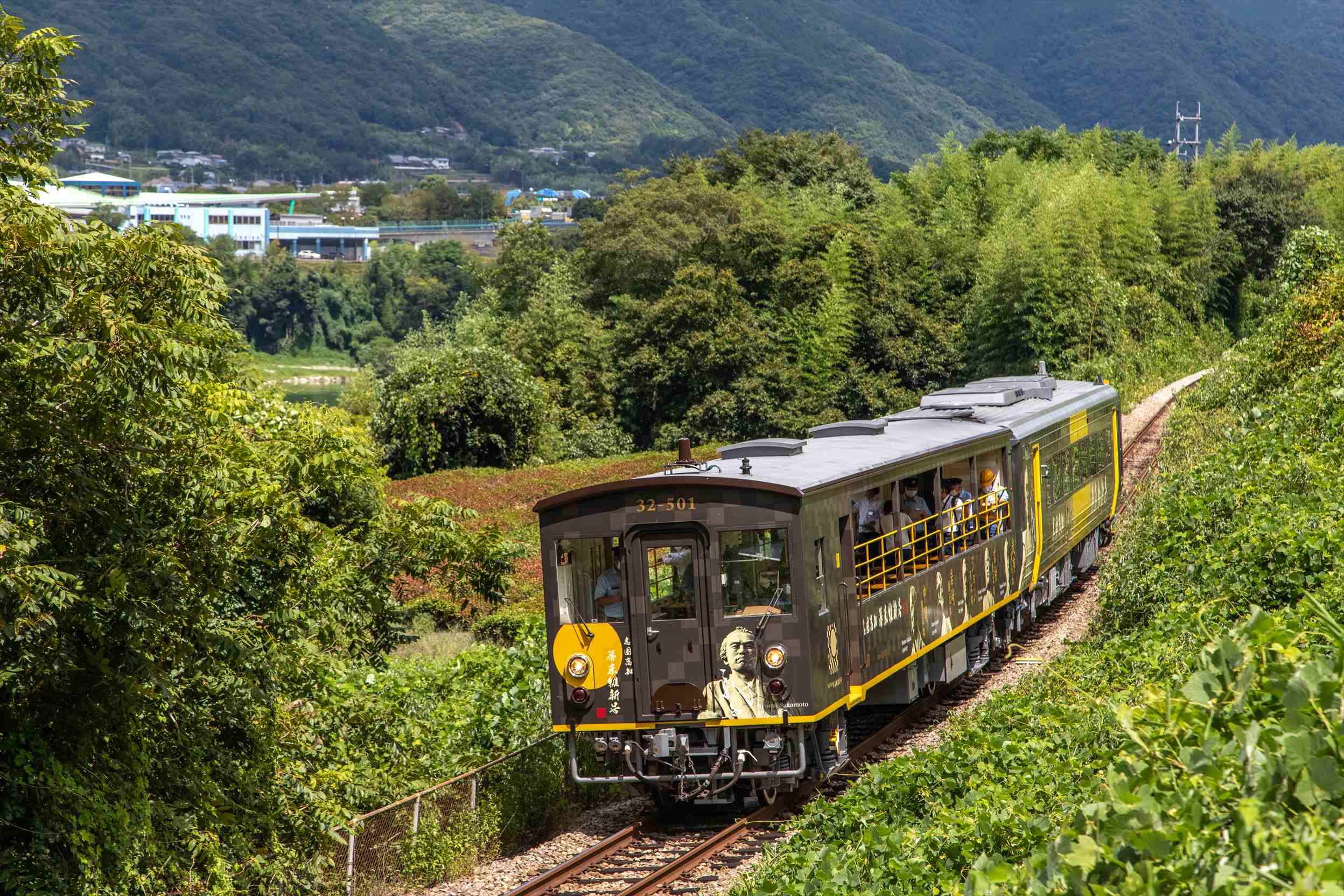 弾丸旅行 徳島線 藍よしのがわトロッコ 運転に向けて訓練中の 志国高知 幕末維新号 を撮影 おでかけライフ
